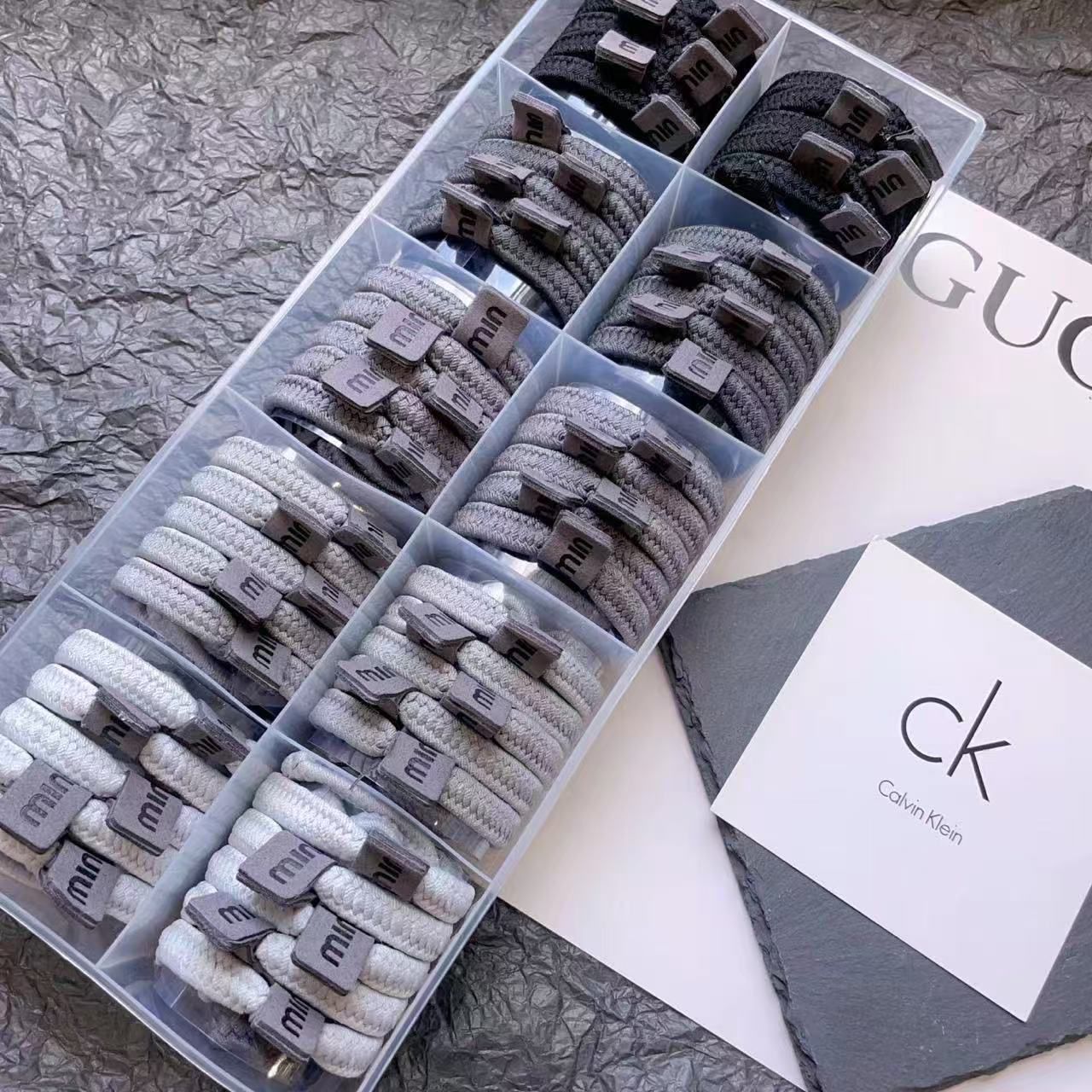 Korean-style wide rubber band commuting multi-purpose bracelet, simple style, strong pull, no age limit, style with a rubber band tied at the head details Picture