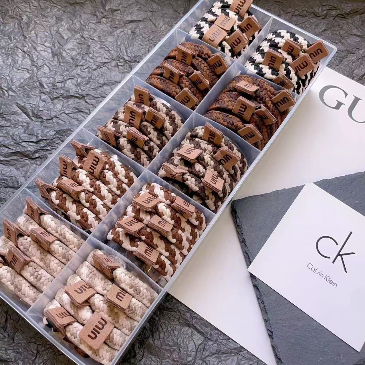 Korean-style wide rubber band commuting multi-purpose bracelet, simple style, strong pull, no age limit, style with a rubber band tied at the head Specification image