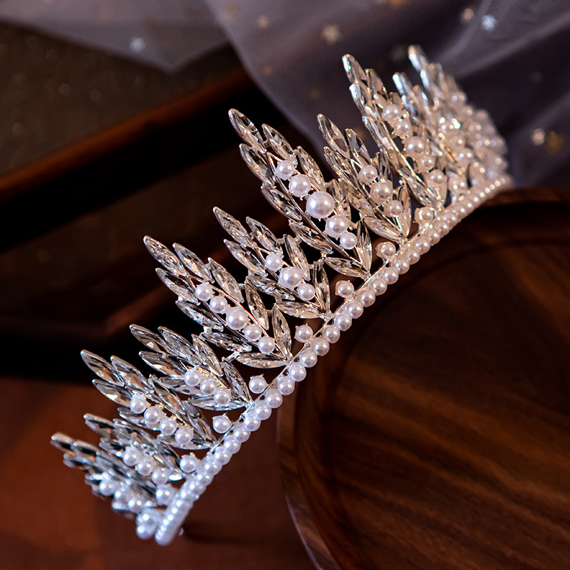 Bridal dress accessories, best-selling accessory sets, alloy crowns, hair accessories, headwear, exquisite bridal crowns, noble wedding accessories, alloy crowns Application Scenario