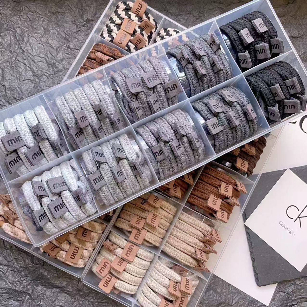 Korean-style wide rubber band commuting multi-purpose bracelet, simple style, strong pull, no age limit, style with a rubber band tied at the head Application Scenario