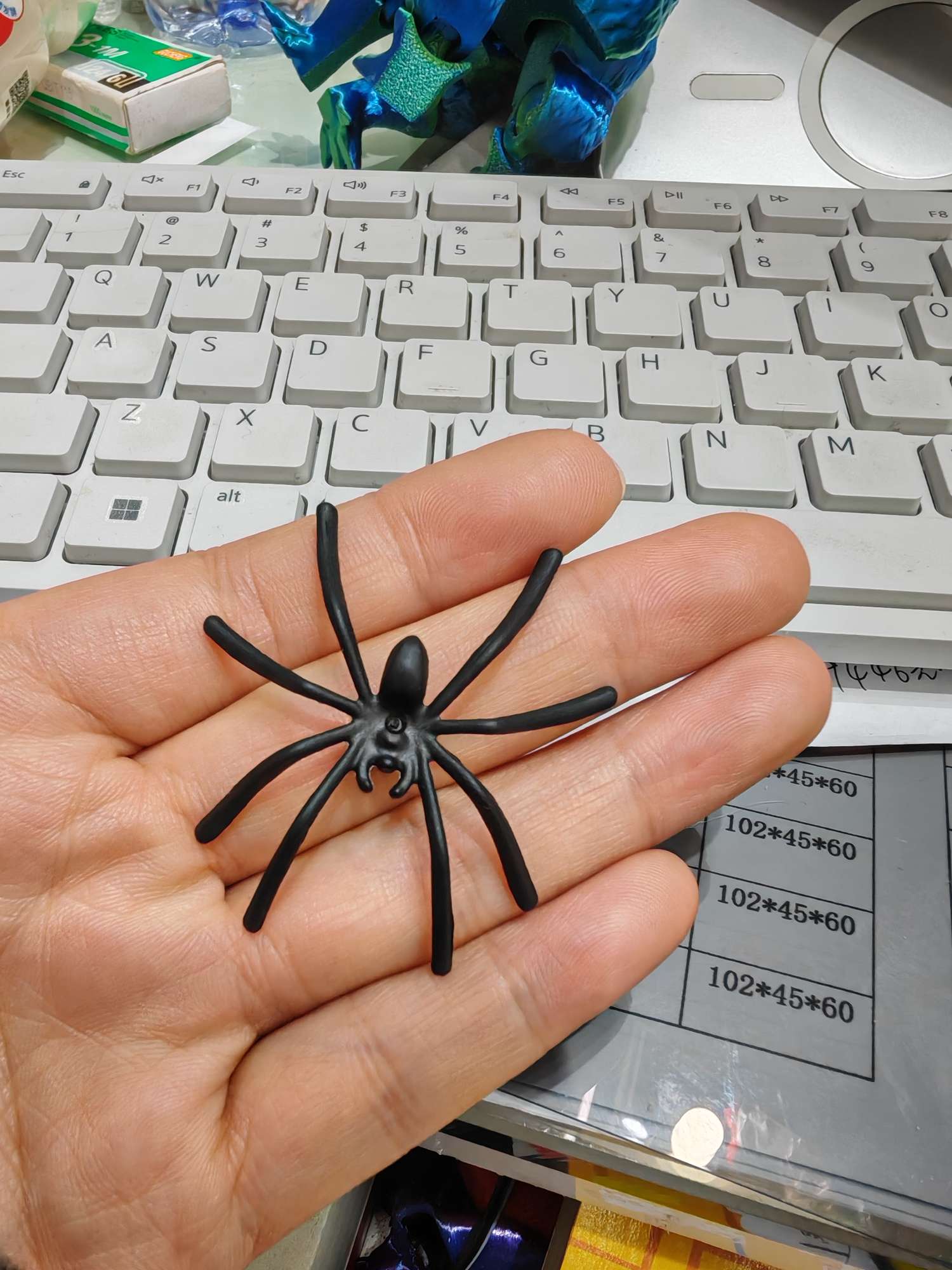 跨境万圣节蜘蛛整人恶搞 仿真迷你蜘蛛夜光蝙蝠塑料蟑螂老鼠整蛊 蜘蛛棉小蜘蛛迷你小蜘蛛万圣节仿真装饰道具整人玩具小号细脚塑