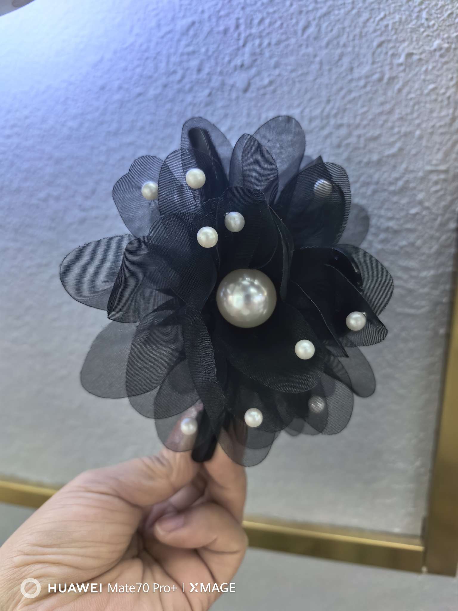 Fashionable and trendy women's accessories, unique design, exquisite handcrafted hair accessories, other hair accessories are essential for enhancing beauty and improving one's temperament. 13-centimeter bottom grip. The diameter of the gauze flower is 14.5 Specification image