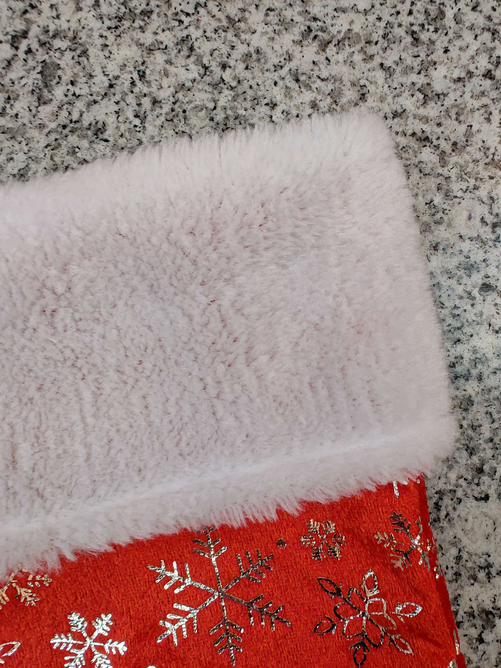 Christmas stockings with golden fleece printed snowflakes and stars, white fleece cuffs, best-selling and high-quality Christmas stockings for export Specification image