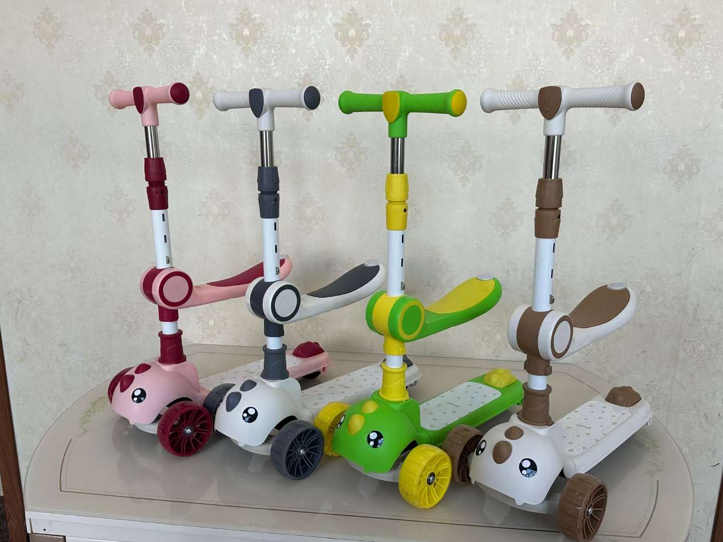 滑板车。折叠款带灯带音乐。滑行轻松详情图3