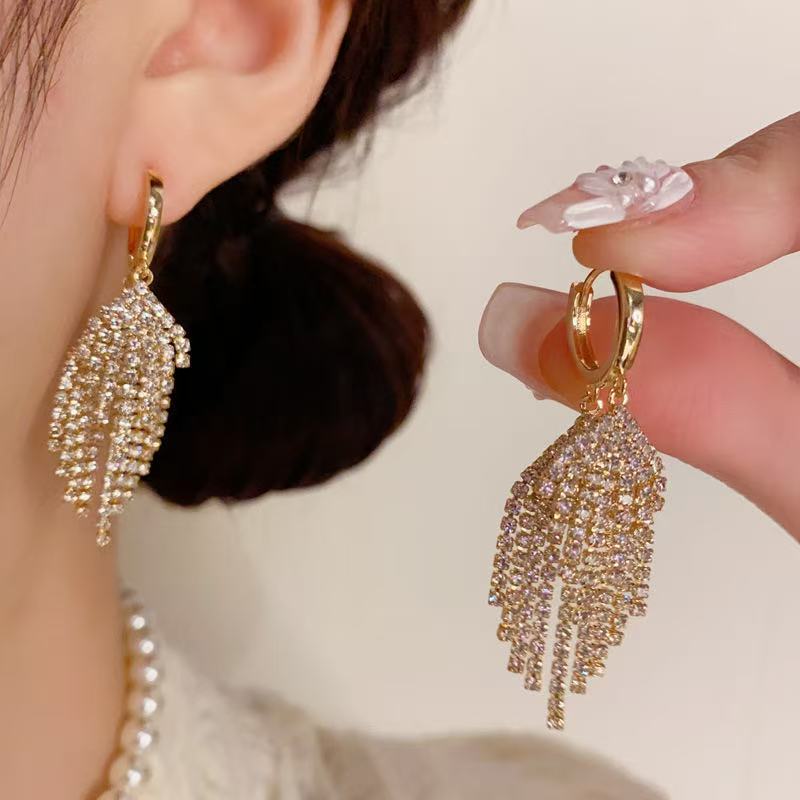 Light luxury full-diamond long tassel earrings, elegant and high-end, party dress style, exaggerated and unique stud earrings, for women