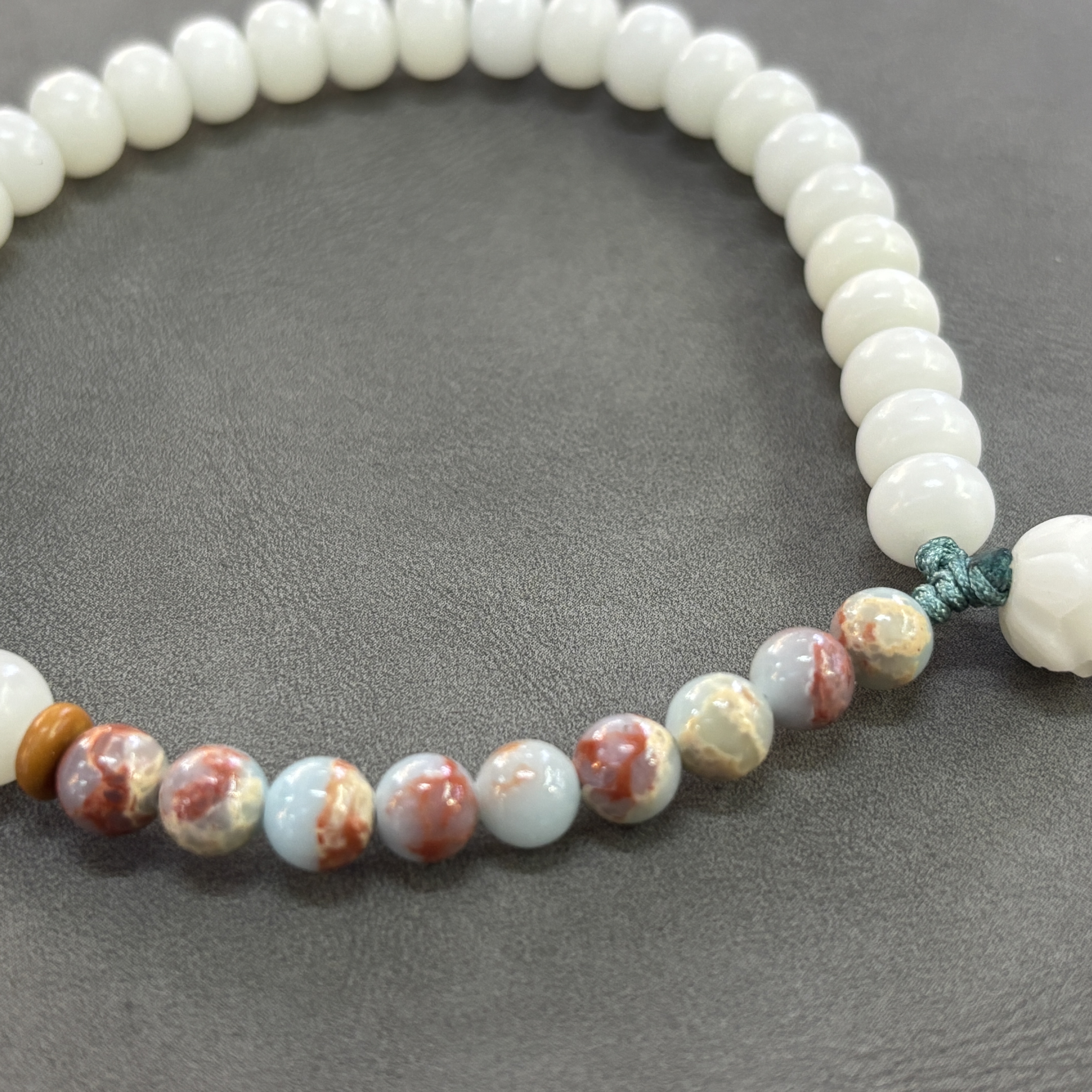 Chinese-style mobile phone chain for women, 2025 new Bodhi pendant, anti-loss lanyard, Shoushan stone pendant, wrist strap, short style Application Scenario