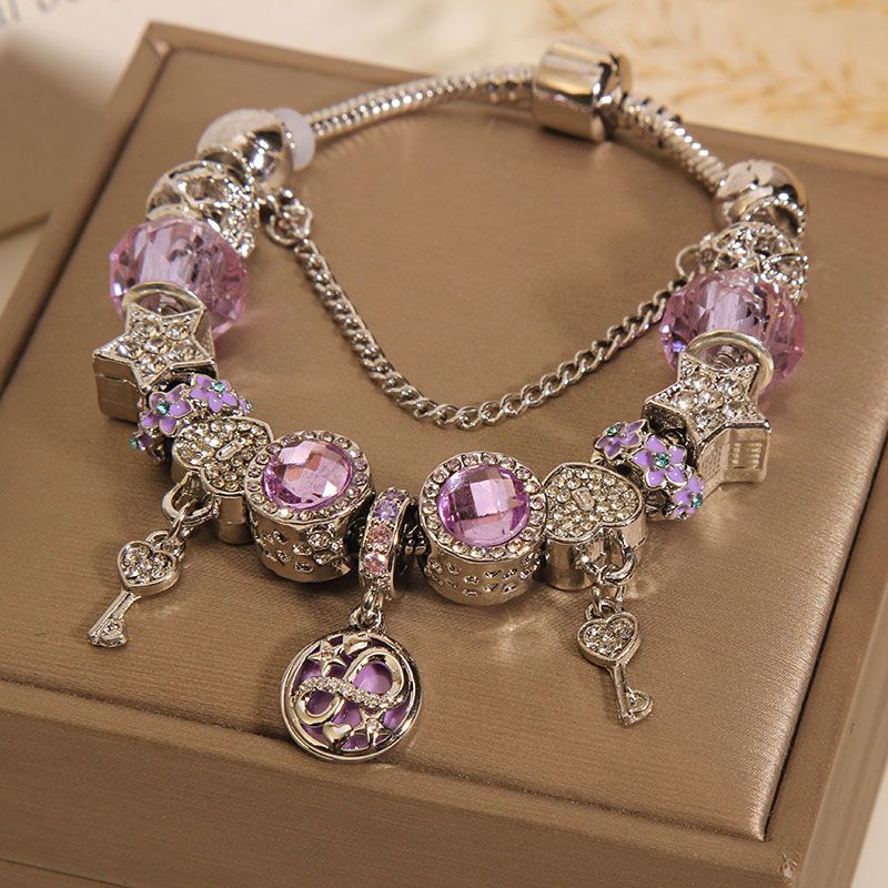 A purple bracelet in the style of the Pan family, featuring a niche design and a light luxury five-pointed star as a gift for best friends and sisters. Accessories detail image 4