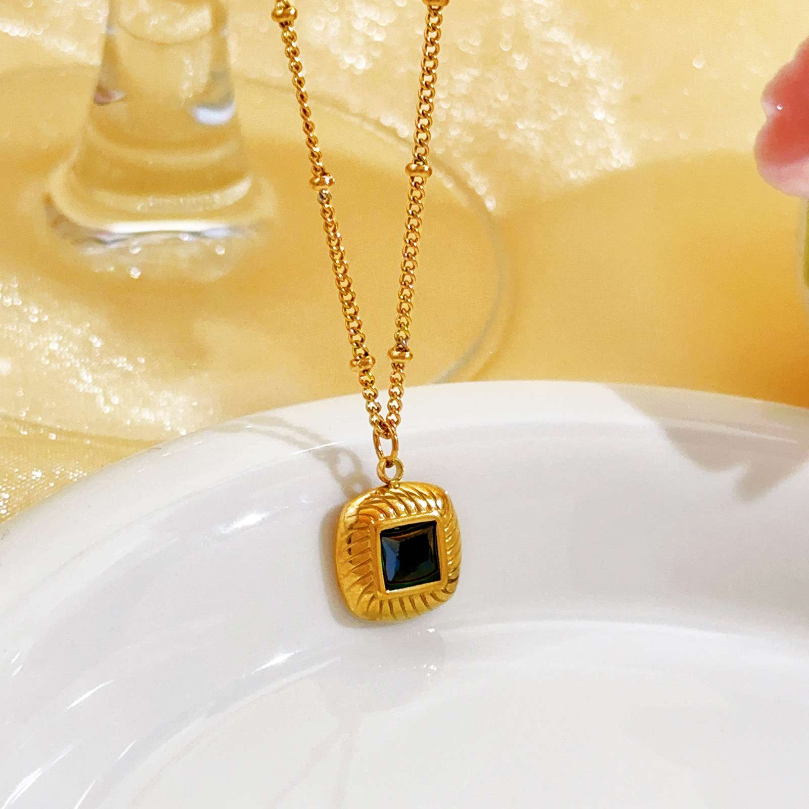 Exquisite accessories, elegant ladies' necklaces, short collarbone chains, fashionable and trendy accessories, light luxury and elegant jewelry, Mengfeini xl010 details Picture