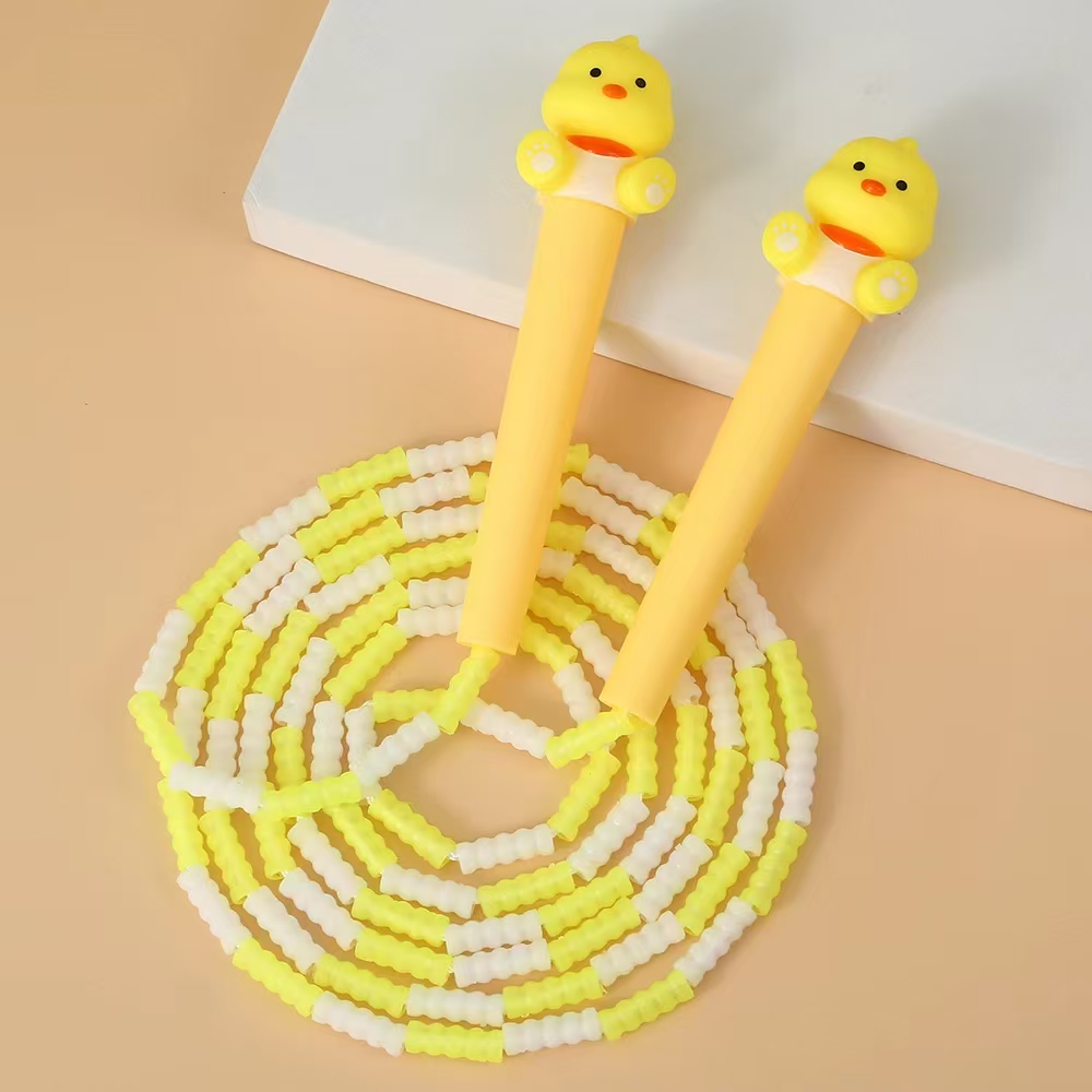 Fan Douka stationery, creative and cute cartoon head, lucky little yellow duck, bamboo joint skipping rope, sports goods, fitness goods, skipping rope, children's outdoor Application Scenario
