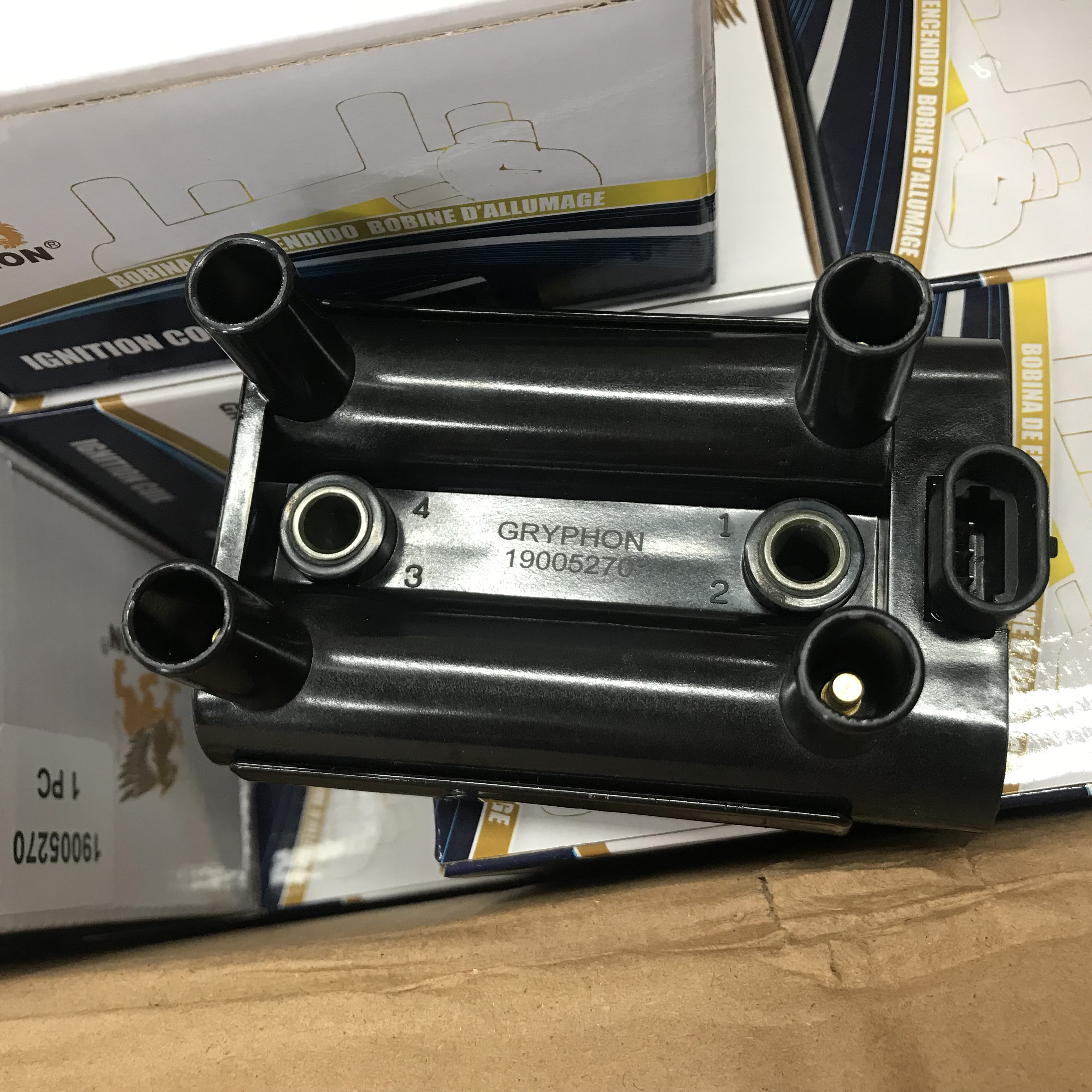 Ignition coil, auto parts, automotive ignition coil full figure