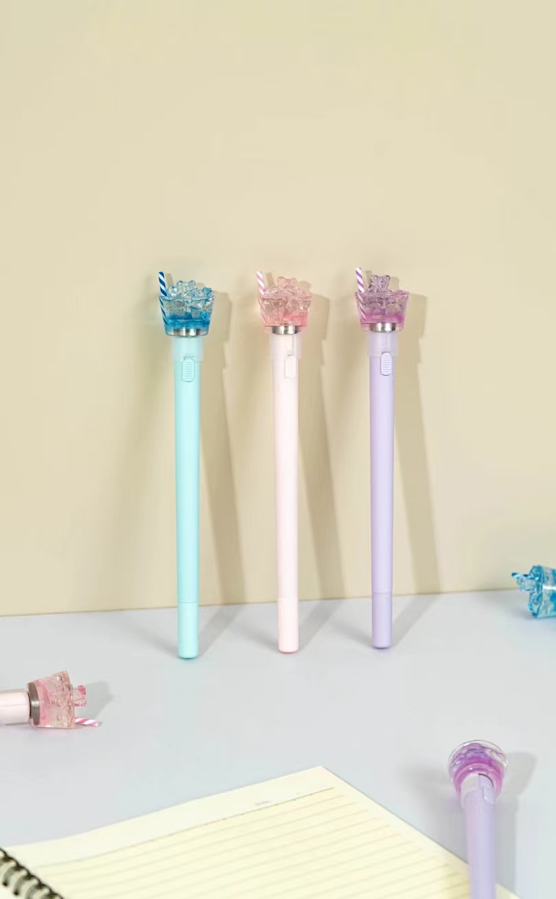 Fandouka Stationery, creative ice cube, Bear Spin Fun, Luminous Pen, Spin Gel Pen, smooth and easy to write. Factory wholesale of creative stationery, gel pen stationery Item Picture