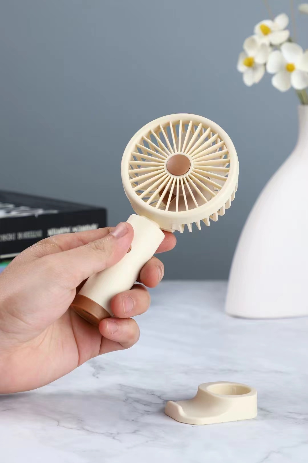 2025年新款迷你充电小风扇   手持迷你小风扇  充电迷你小风扇 六一儿童节小风扇  地摊热卖小玩具产品图