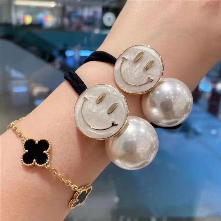 Simple and fashionable hair, shell smiling face, pearl hair tie, hair accessory, bun hair tie, hair accessory, leather band, hair band, Korean hair accessory, hair tie, wooden comb, thickened Tianyi accessory, grabber detail image 5