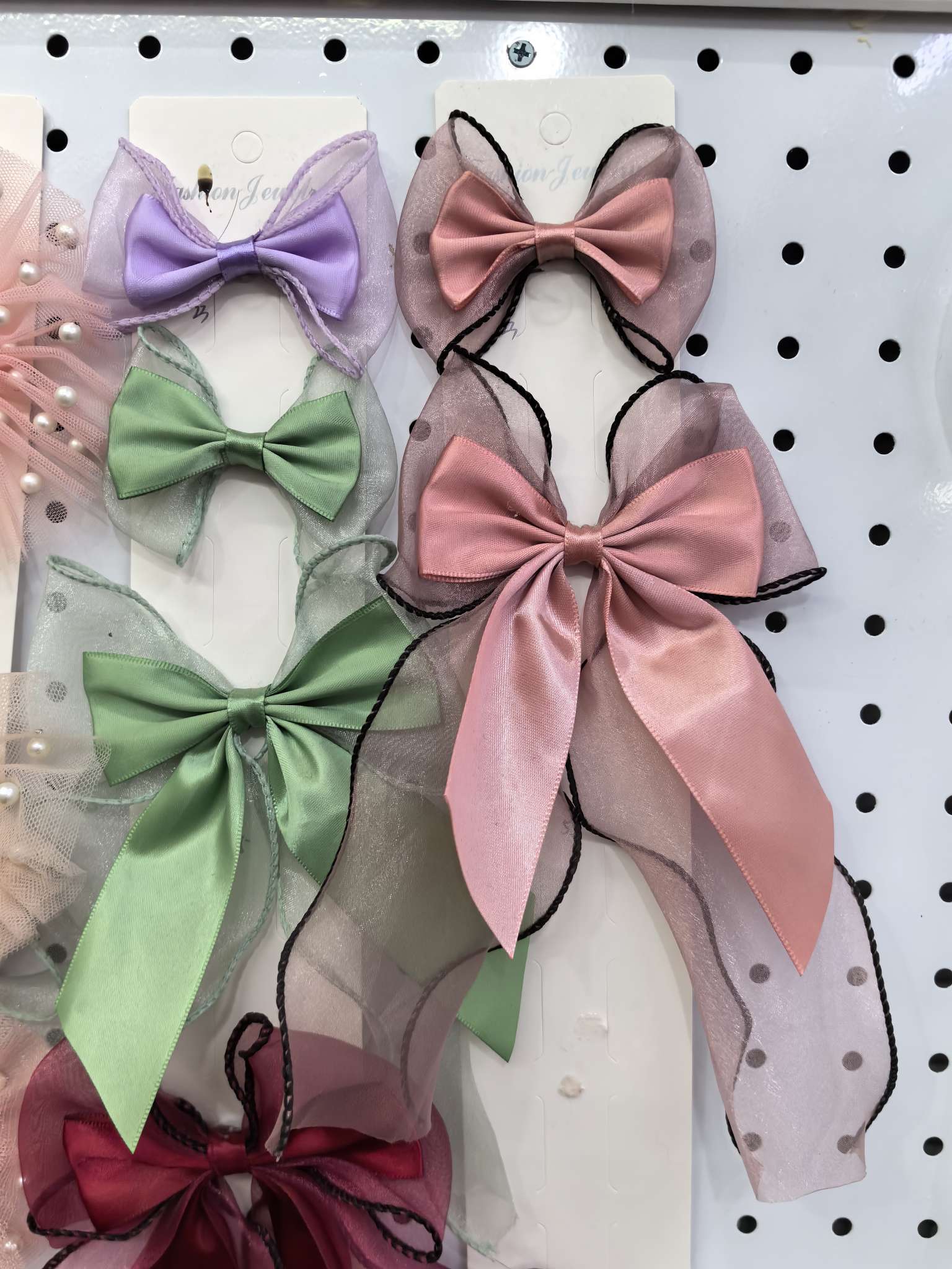 广西特色男士胸花 高档饰品衣饰 鞋饰品搭配 真人假发装饰 品质保证 时尚潮流产品图