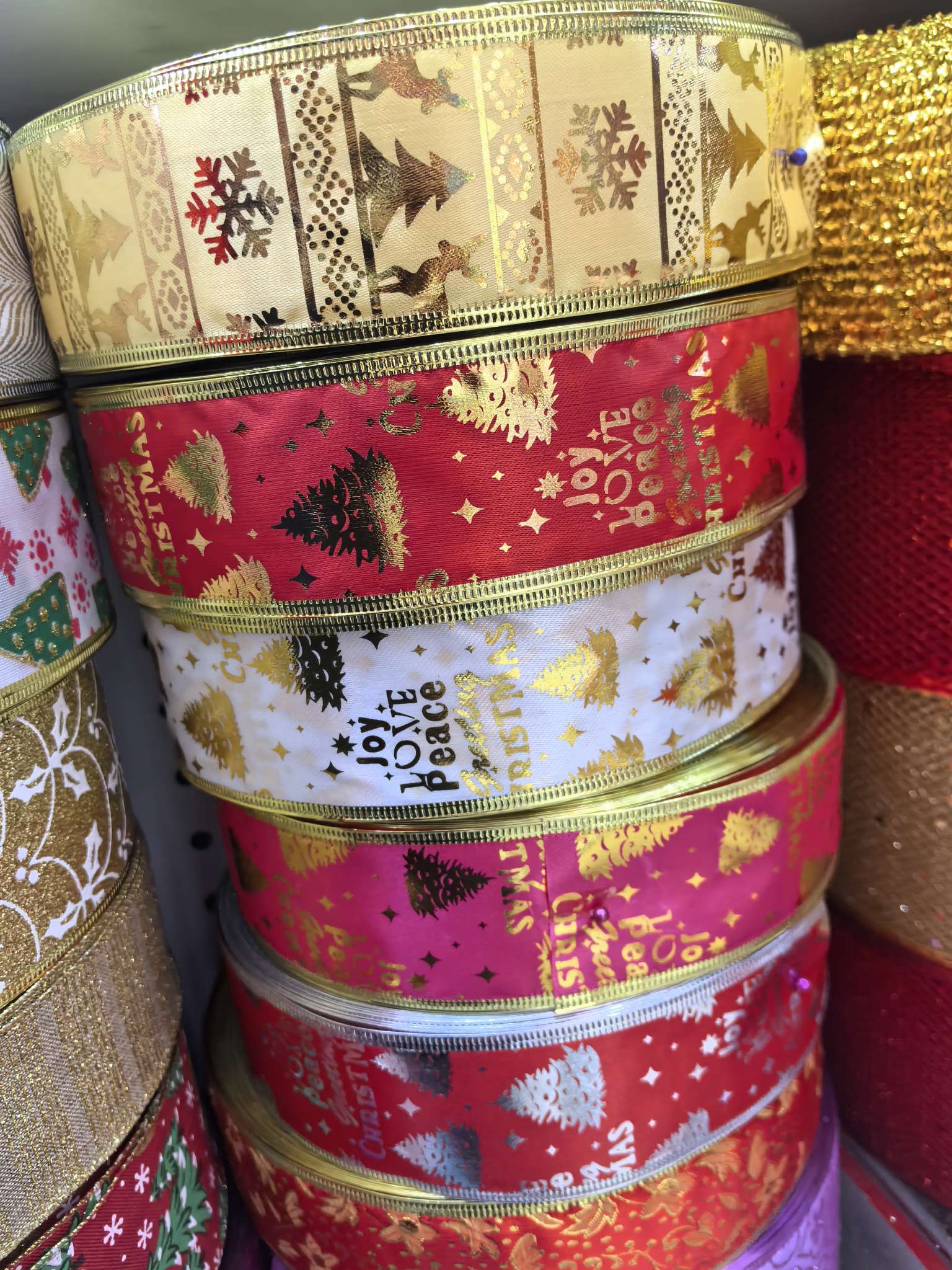 5CM*100 yards Christmas ribbons, 40 rolls per piece, patterns randomly mixed 5CM*100 yards Christmas ribbons, 40 rolls per piece, patterns randomly mixed