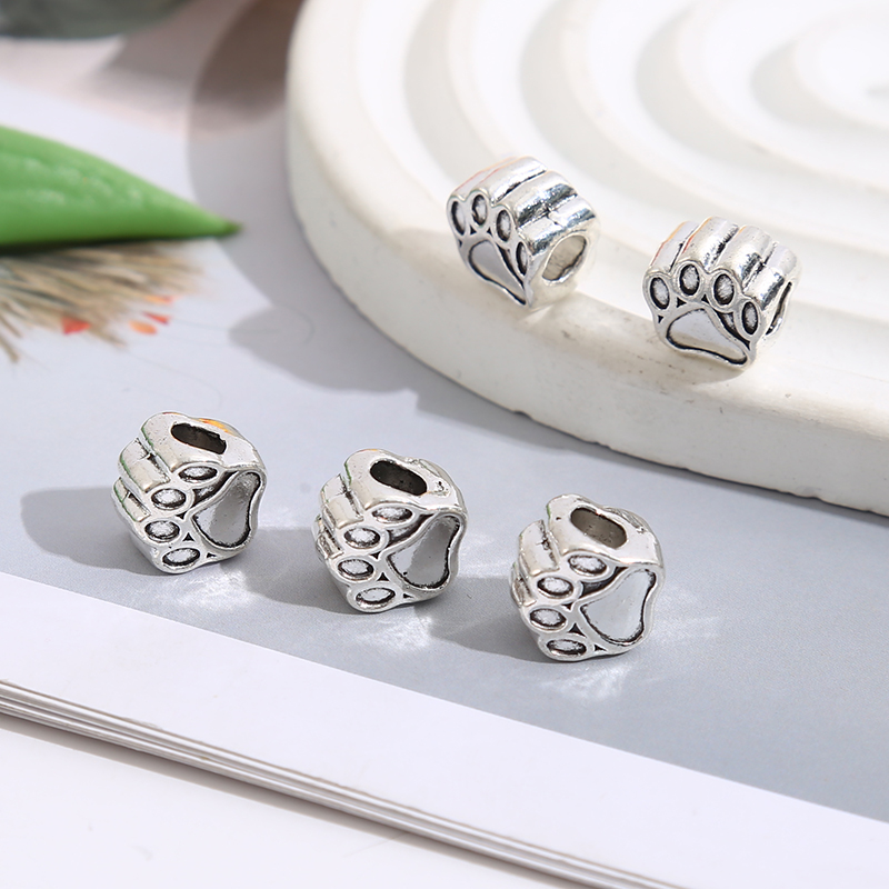 DIY jewelry set, dog claw alloy accessories, mobile phone chain, bracelet, large hole beads, handcrafted material package, creative bracelet, necklace, DIY jewelry design Application Scenario
