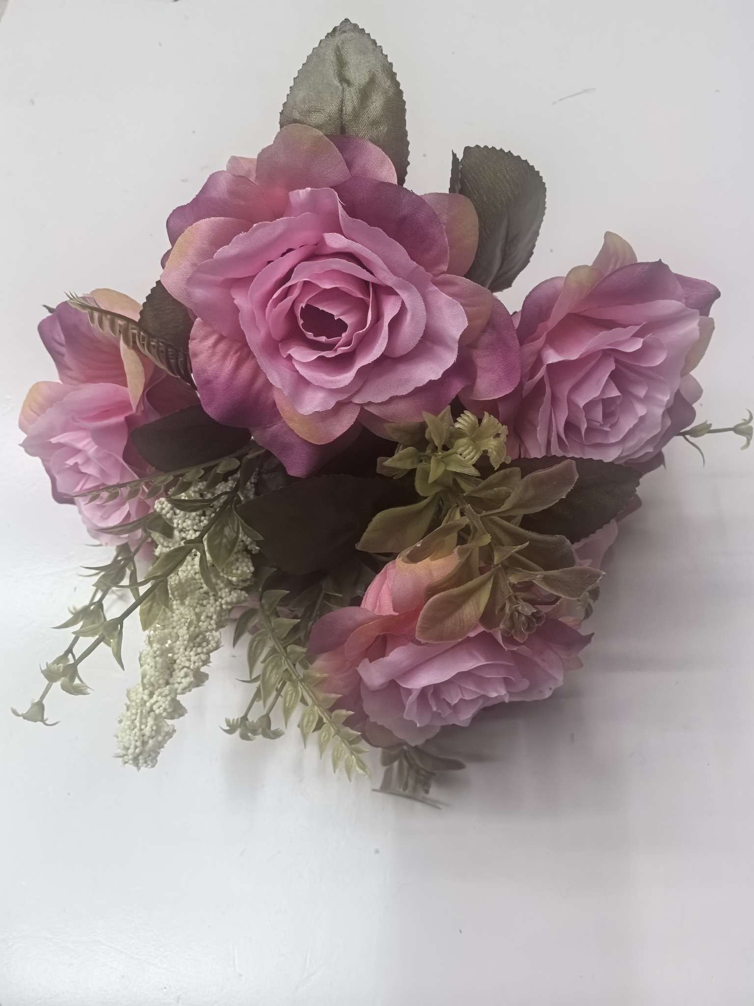 仿真玫瑰花束，别再让时光偷走生活的美感，拥有这束仿真花，让每一刻都被美好环绕 。白底实物图