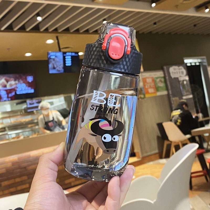 S150-TY-0877 Children's portable water bottle Kindergarten baby direct drinking pot high appearance level cartoon straw water bottle Specification drawing