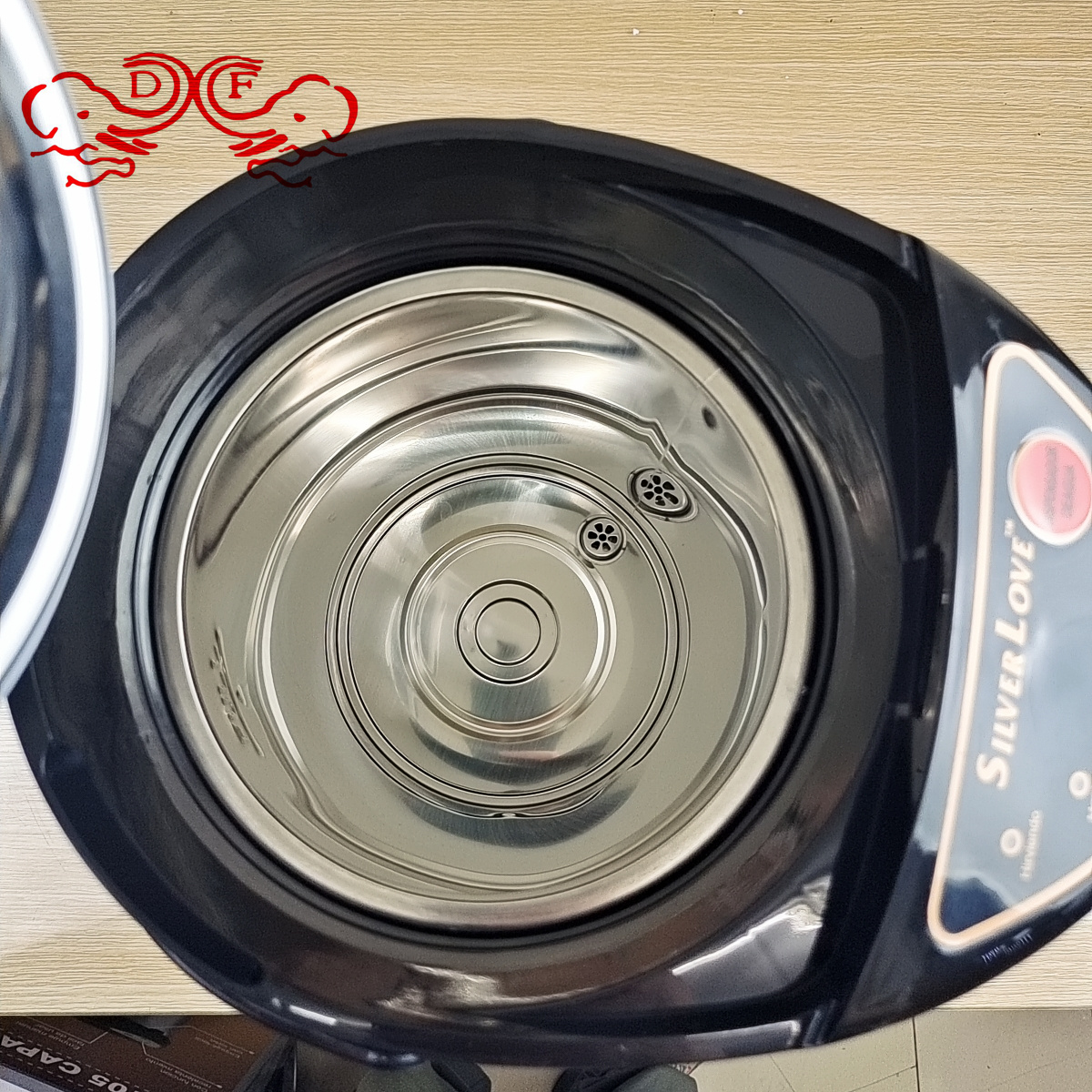 DF68200 European standard household and office constant-temperature electric water bottle, large-capacity insulated hot water kettle, water dispenser, fully automatic water boiling, DF TRADINGHOUSE Application Scenario