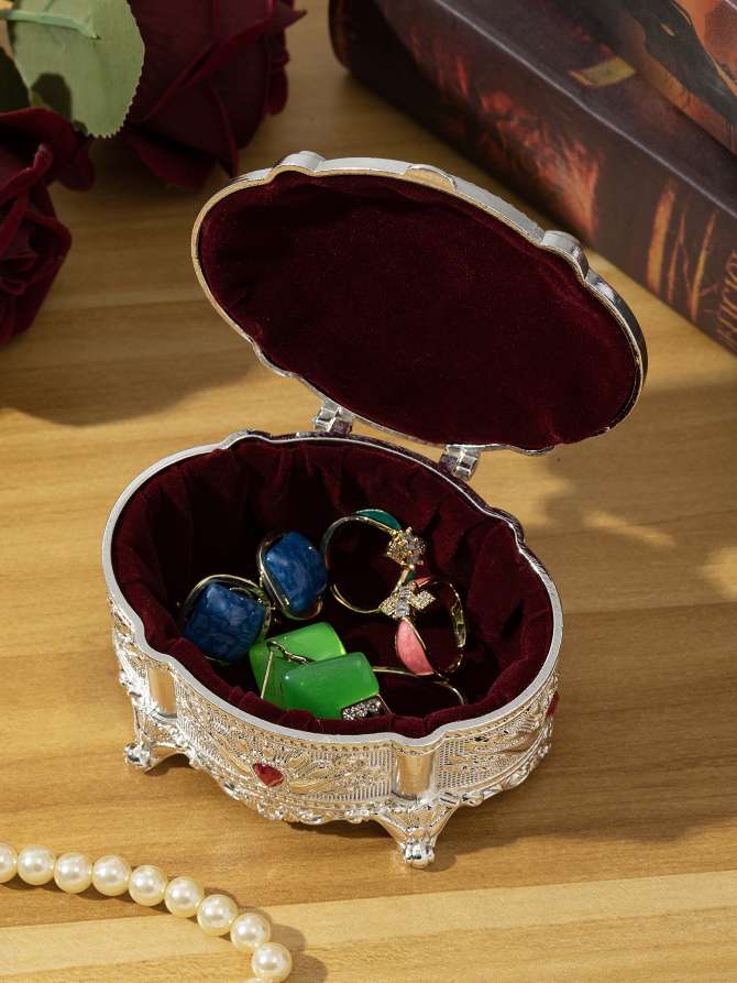 European-style creative retro jewelry box, high-end metal princess metal storage box Specification image