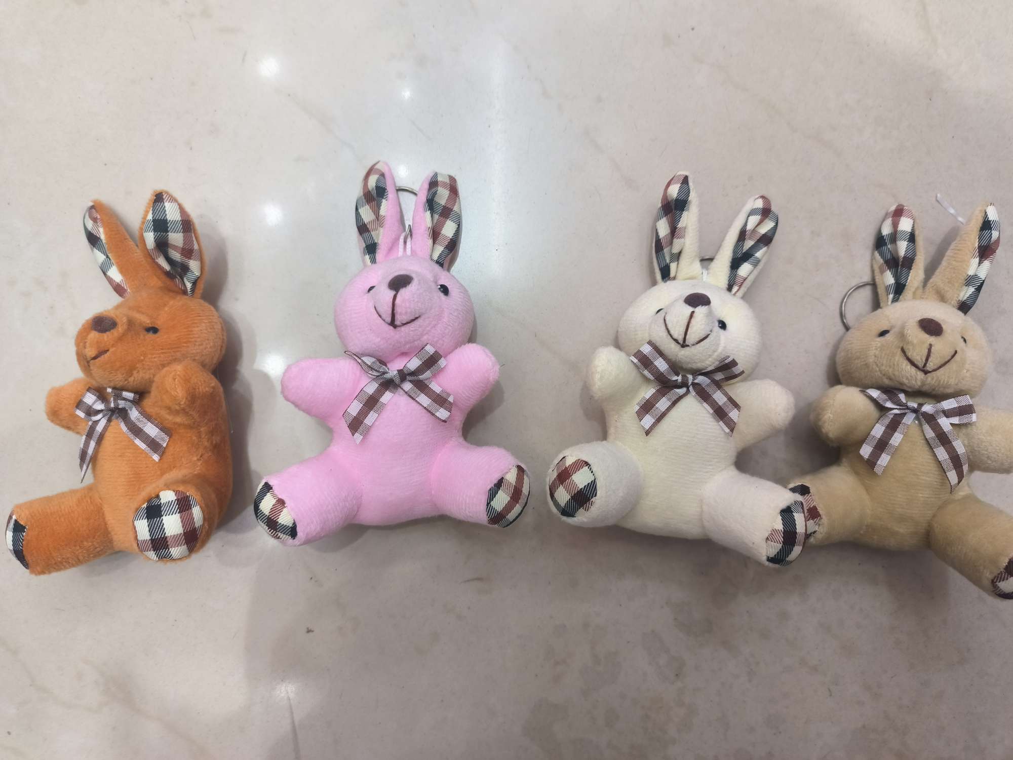 毛绒布艺公仔玩具 挂件款式可爱 卡套设计实用 小挂件装饰精致 细节图