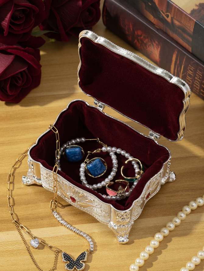 European-style creative retro jewelry box, jewelry box, high-end metal princess metal accessories, multi-layer storage box detail image 3