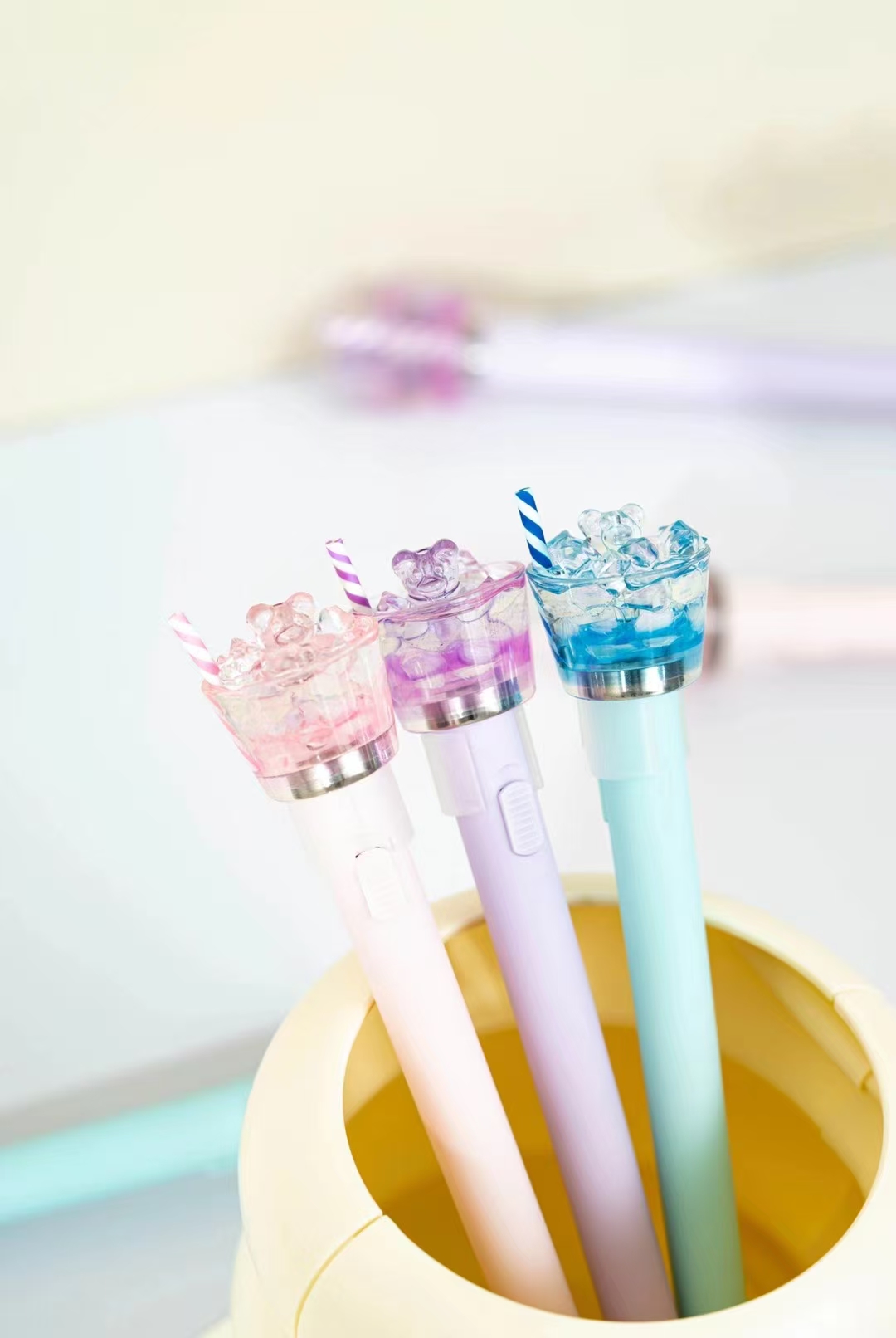 Fandouka Stationery, creative ice cube, Bear Spin Fun, Luminous Pen, Spin Gel Pen, smooth and easy to write. Factory wholesale of creative stationery, gel pen stationery Specification image