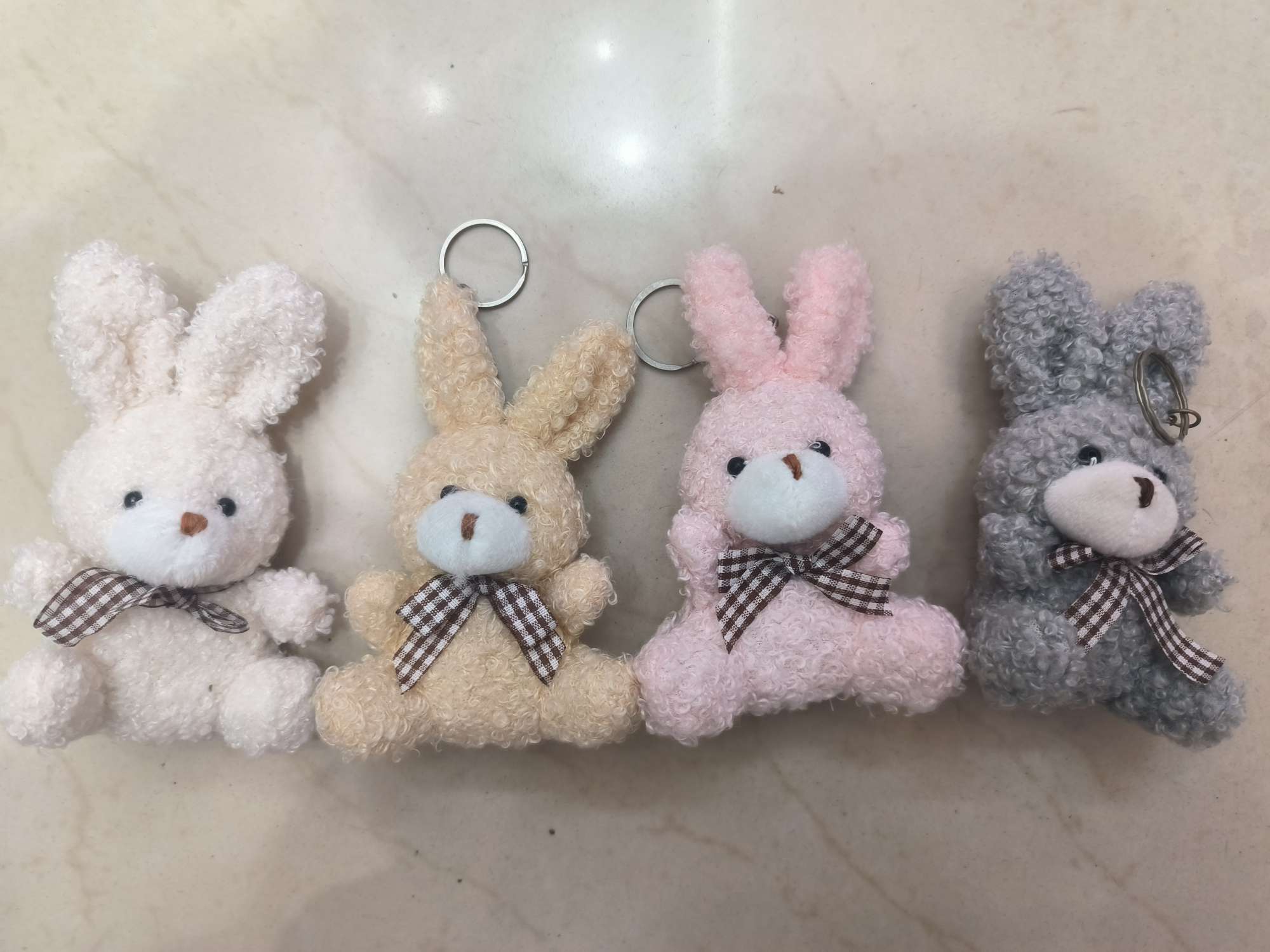 毛绒布艺公仔玩具 挂件款式可爱 卡套设计实用 小挂件装饰精致 白底实物图