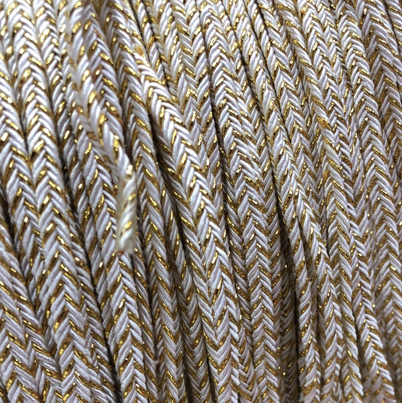 白色1包心线凹带   