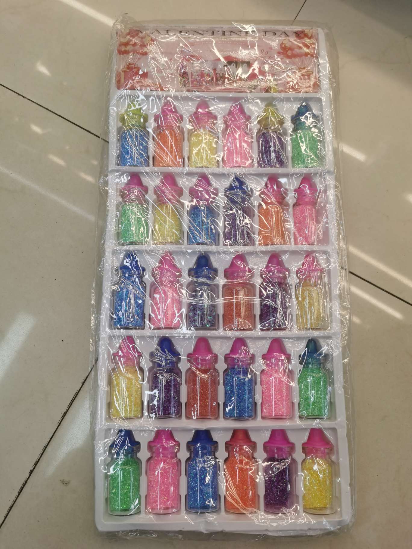 Premium gold powder bottle, brand-new packaging. Premium gold powder bottle, brand-new packaging. Premium gold powder bottle, brand-new packaging details Picture