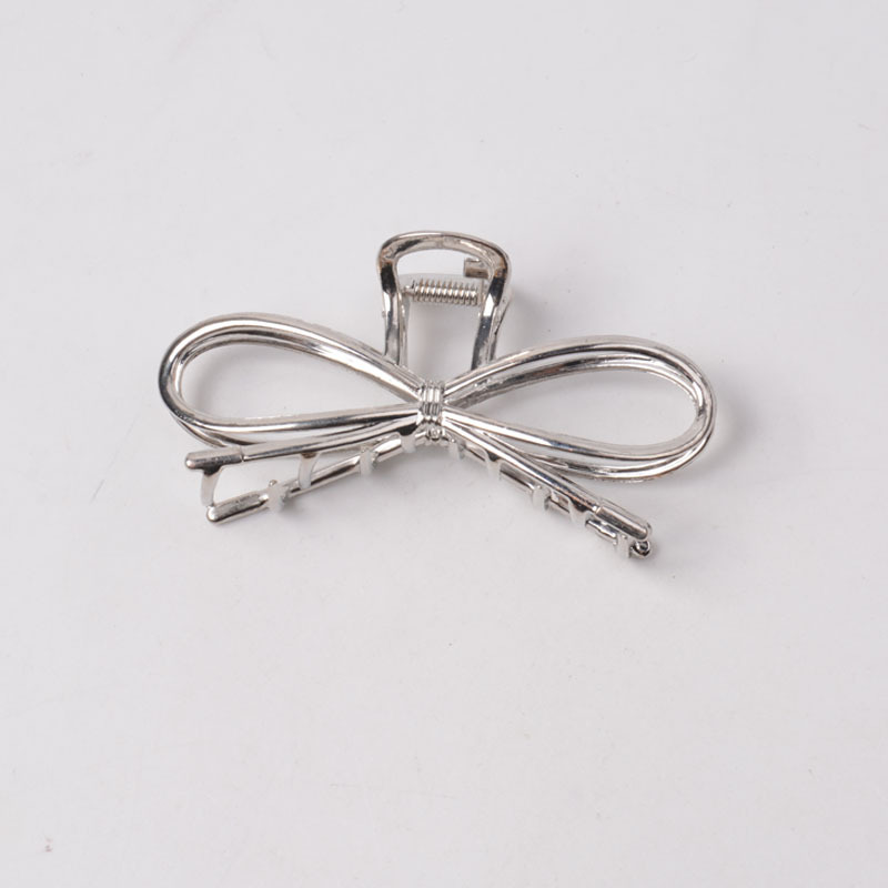 Korean-style ins geometric clips, bow alloy shark clips, fashionable Internet celebrity grab clips, women's headwear wholesale grab clips Application Scenario