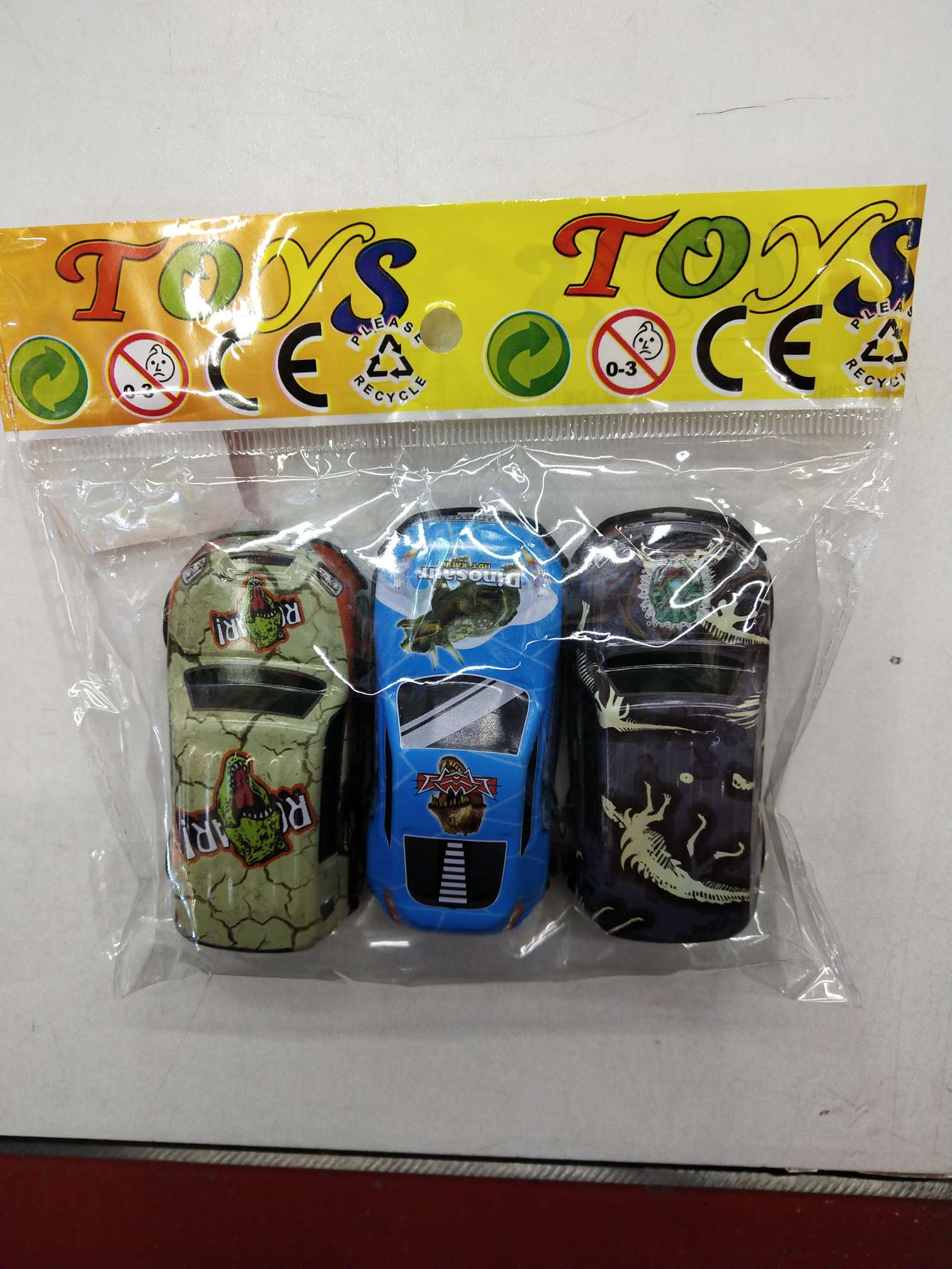 塑料回力车，小朋友过家家玩具，看谁的车跑得远跑得快哟