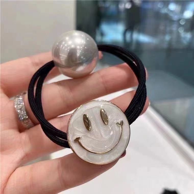 Simple and fashionable hair, shell smiling face, pearl hair tie, hair accessory, bun hair tie, hair accessory, leather band, hair band, Korean hair accessory, hair tie, wooden comb, thickened Tianyi accessory, grabber Item Picture