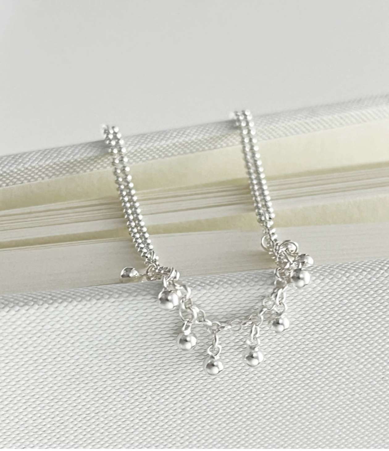 Korean-style multi-tassel bracelet Application Scenario