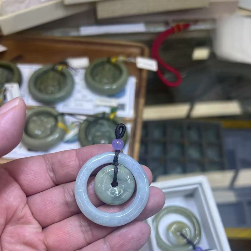 قلادة من الياقوت الزمردية من النساء والرجال تحمل قلادة من الياقوت Item Picture