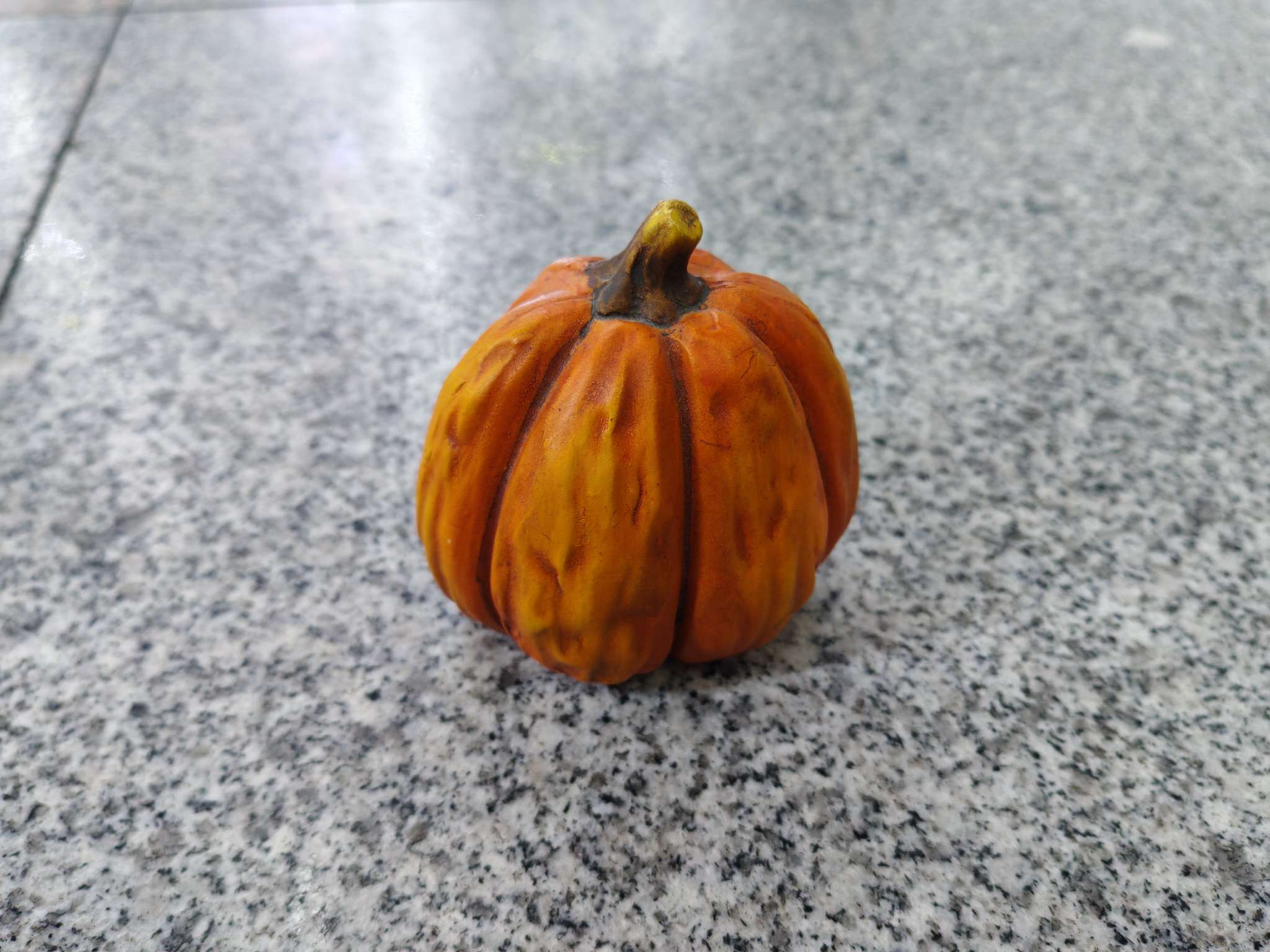 Ceramic pumpkins and ceramic handicrafts are handcrafted to decorate your home, making it warm and interesting details Picture