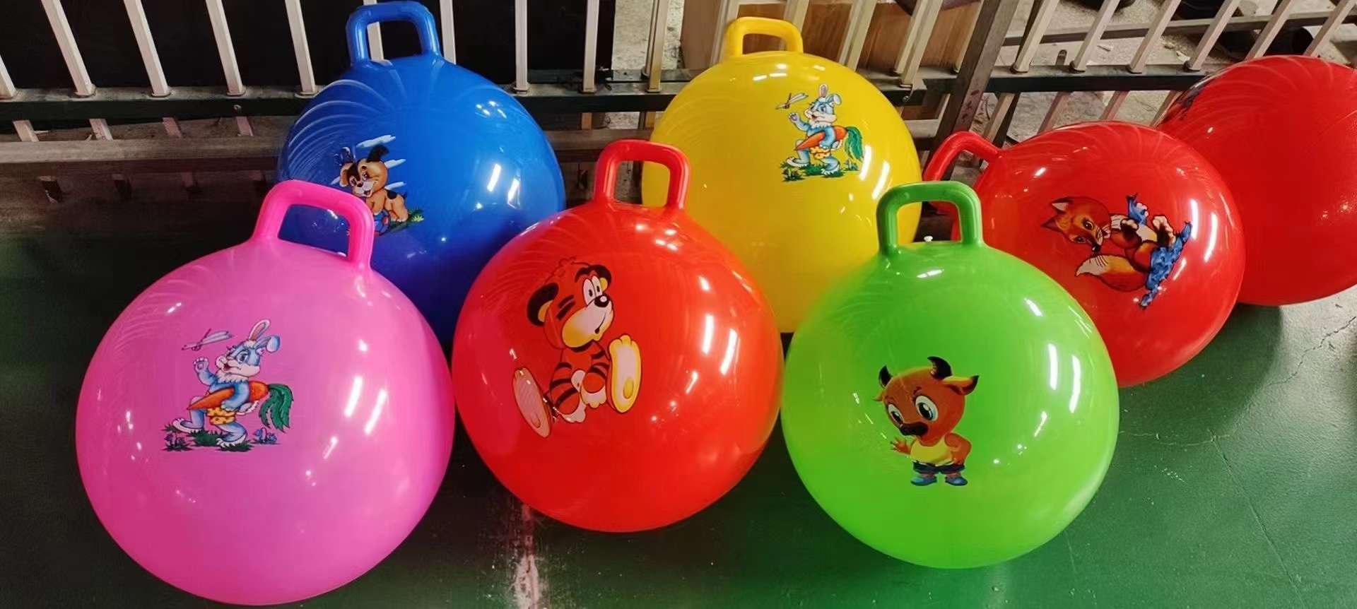 وقد تم البيع المباشر لمختط الصور الكرتونية من طراز PVC في كرة الكرة المضغوطة (CPC)، الذي يبلغ طوله 65 سنتيمترا في كركابيبالا Application Scenario