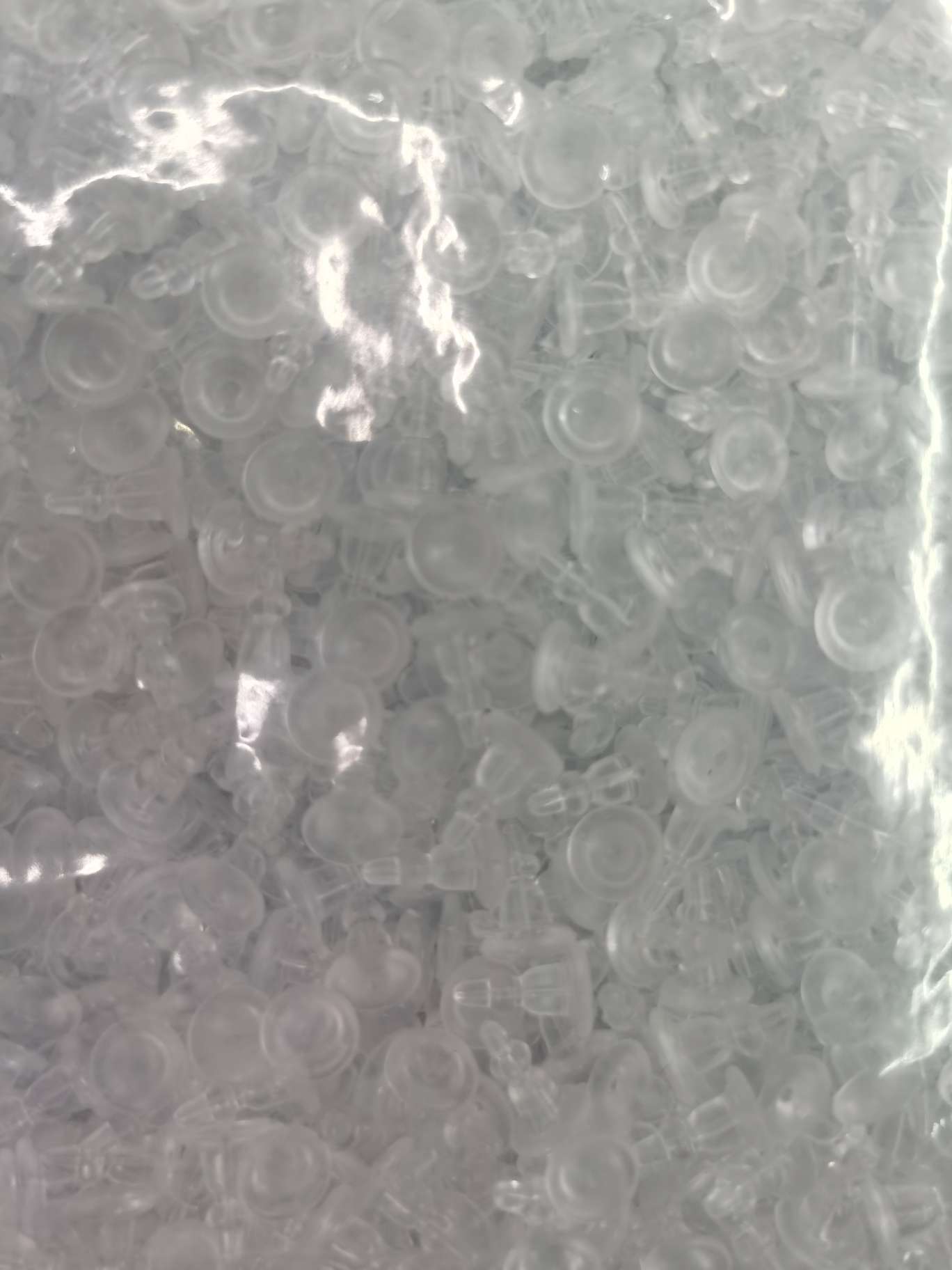 New plastic earplugs with extended length details Picture