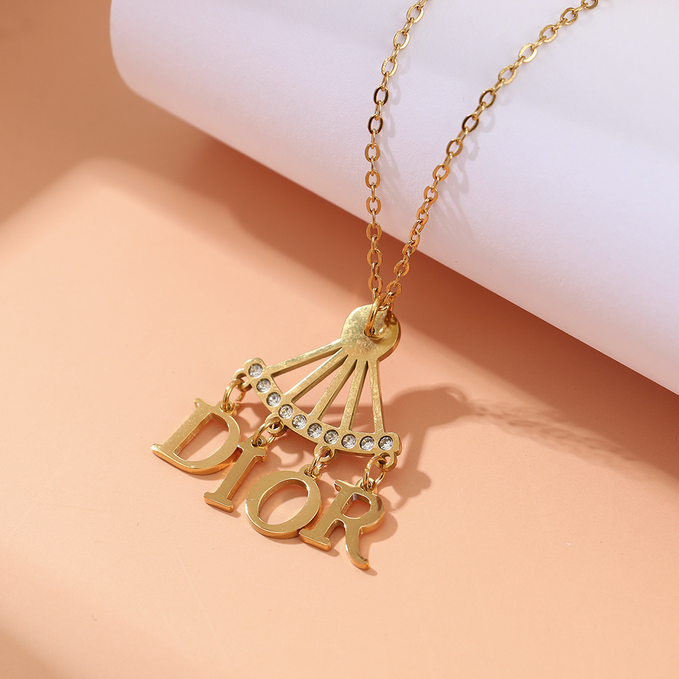 复古圆形字母满钻钛钢个性潮流项链锁骨链饰品细节图