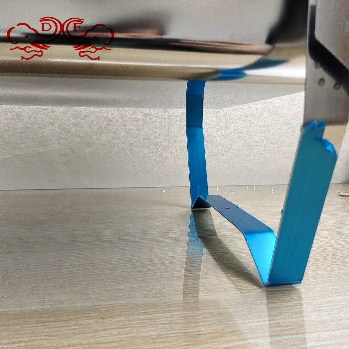 商用厨房货架实物图