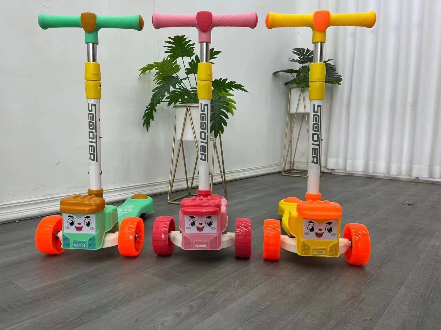 滑板车 折叠，带灯光带音乐，宽底板 轻便便捷安全耐用详情图5