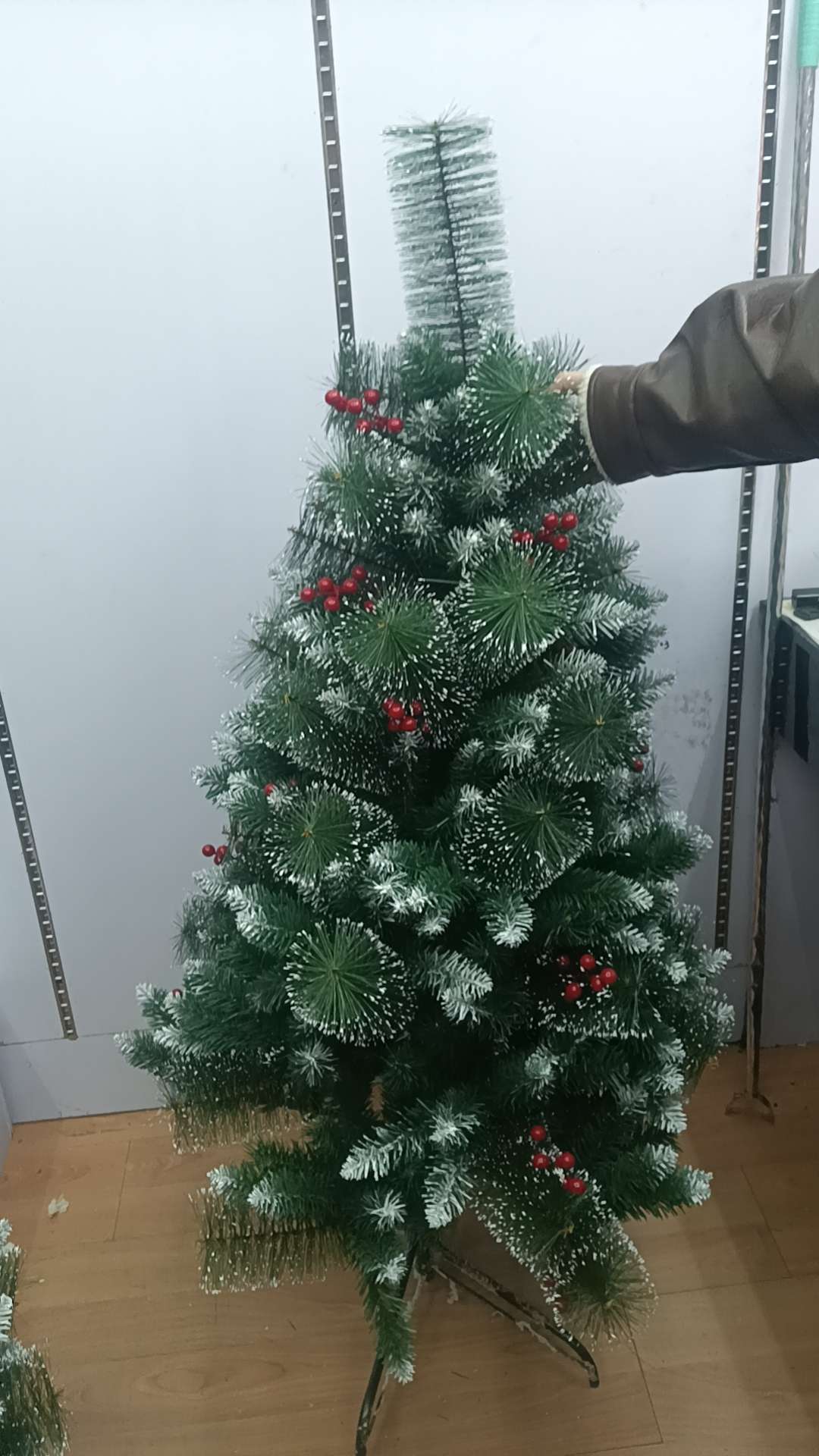 One-stop purchase of office culture Christmas supplies, including Christmas tree hairpins, Christmas decorations, Christmas tree types, optical fibers, shining brightly, creating a joyous Christmas atmosphere, and warmly decorating Christmas trees. Christmas tree types, optical fibers, and Christmas trees