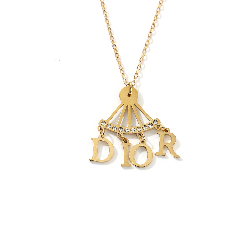 复古圆形字母满钻钛钢个性潮流项链锁骨链饰品白底实物图