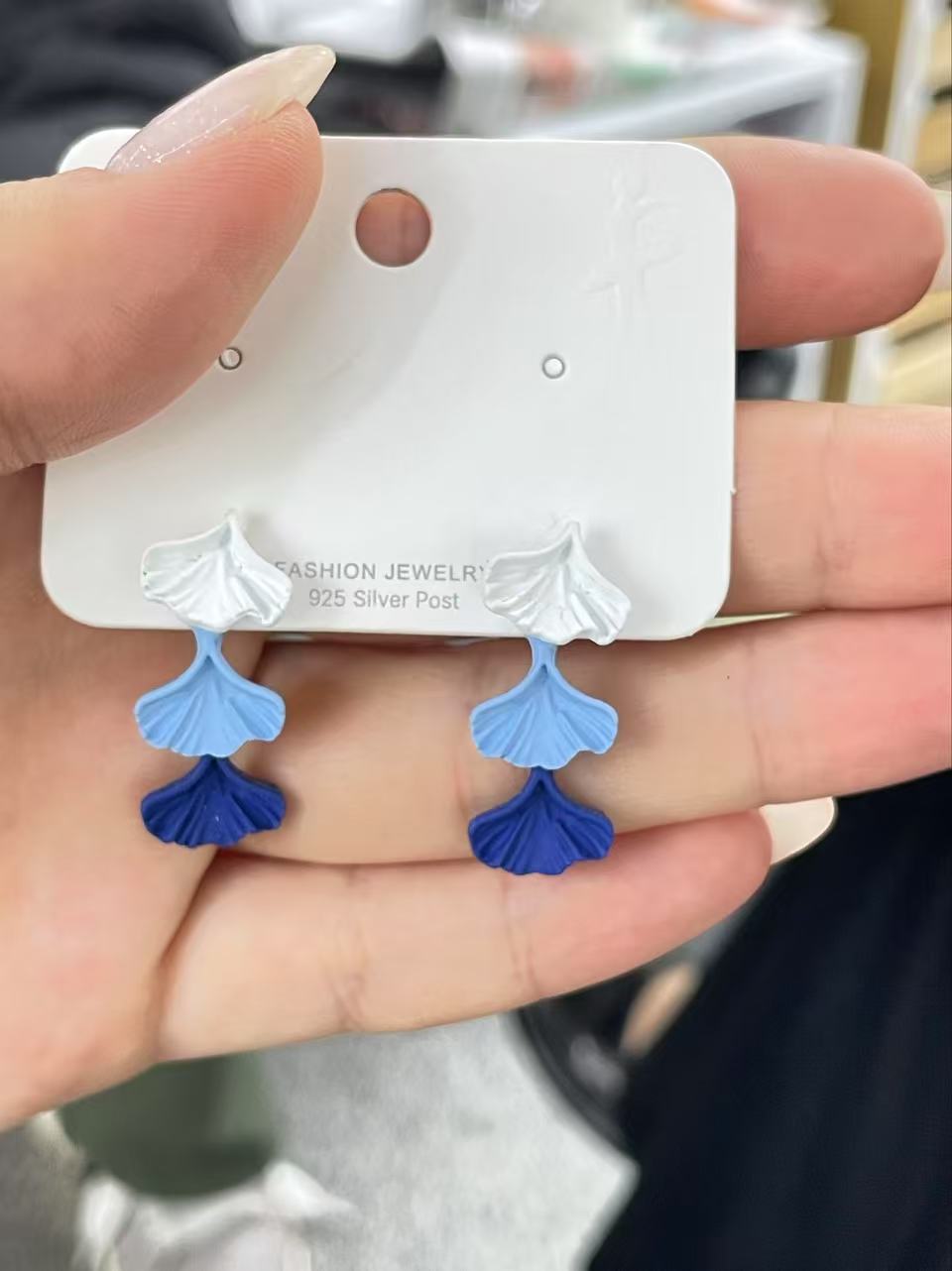 耳钉叶子女款时尚饰品 三色耳饰耳钉耐磨耐腐蚀 轻奢风格耳饰品个性耳钉设计