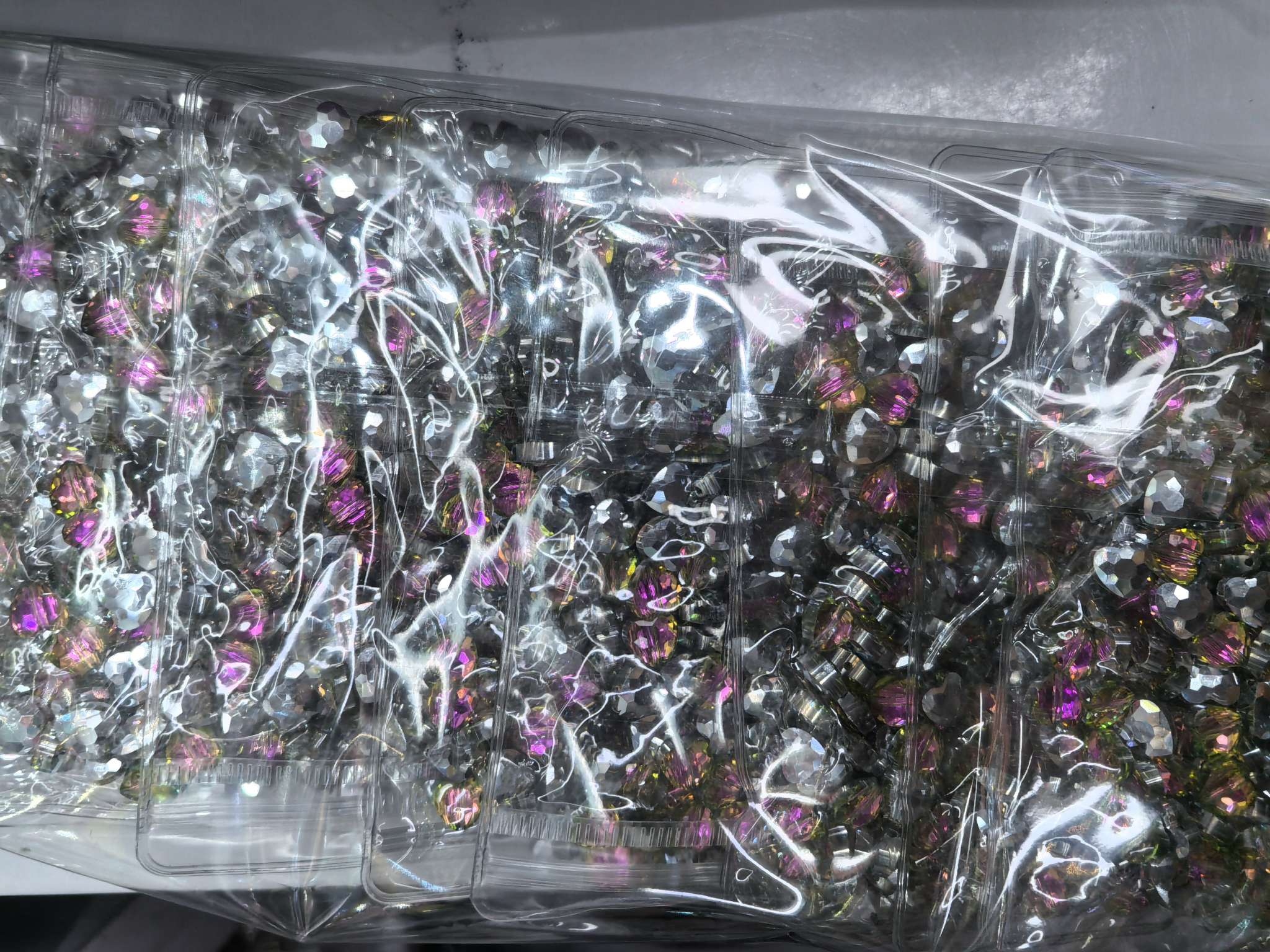 Heart-shaped magnetic buckle scarves, hats, gloves, accessories, multi-piece sets, shoe accessories, and other multi-piece sets of fashionable and warm clothing. Shoe accessories, heart-shaped magnetic buckle Specification image