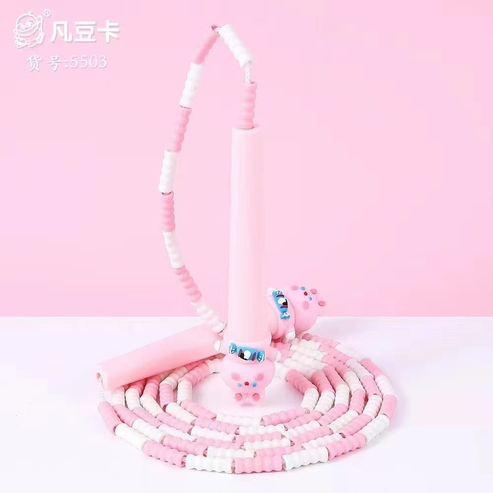 Fan Dou Ka is a creative and cute cartoon product with big ears, bamboo joints, skipping rope, sports and fitness equipment, and children's outdoor skipping rope Application Scenario