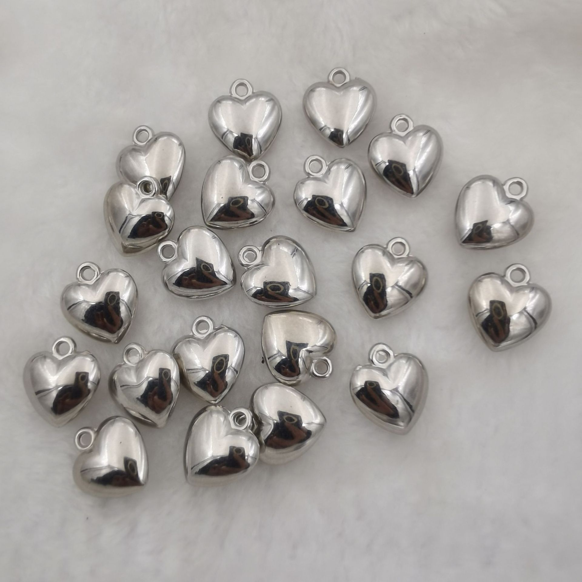 diy jewelry accessories: White K smooth three-dimensional heart-shaped necklace pendant, plastic material heart-shaped accessory detail image 4