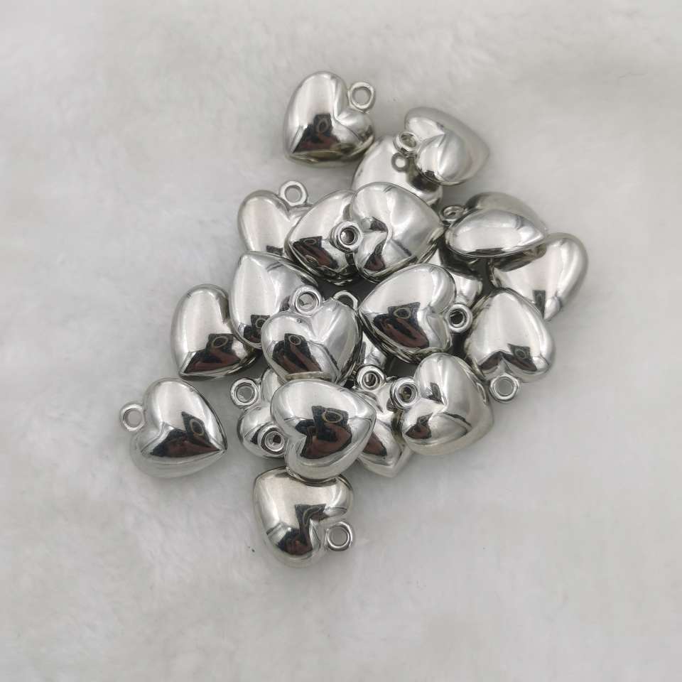 diy jewelry accessories: White K smooth three-dimensional heart-shaped necklace pendant, plastic material heart-shaped accessory