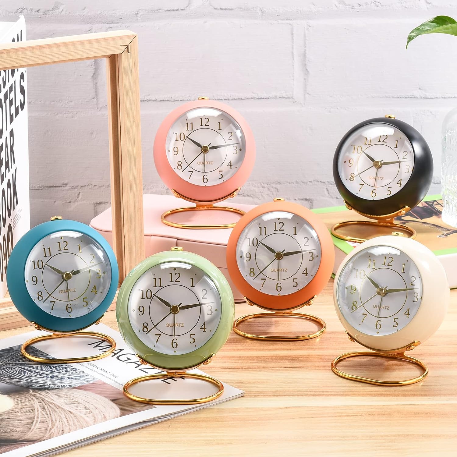 复古背光可爱简约设计小台钟带夜灯,静音无滴答声,电池供电,适合儿童、卧室、旅行、厨房、床头桌面。详情11