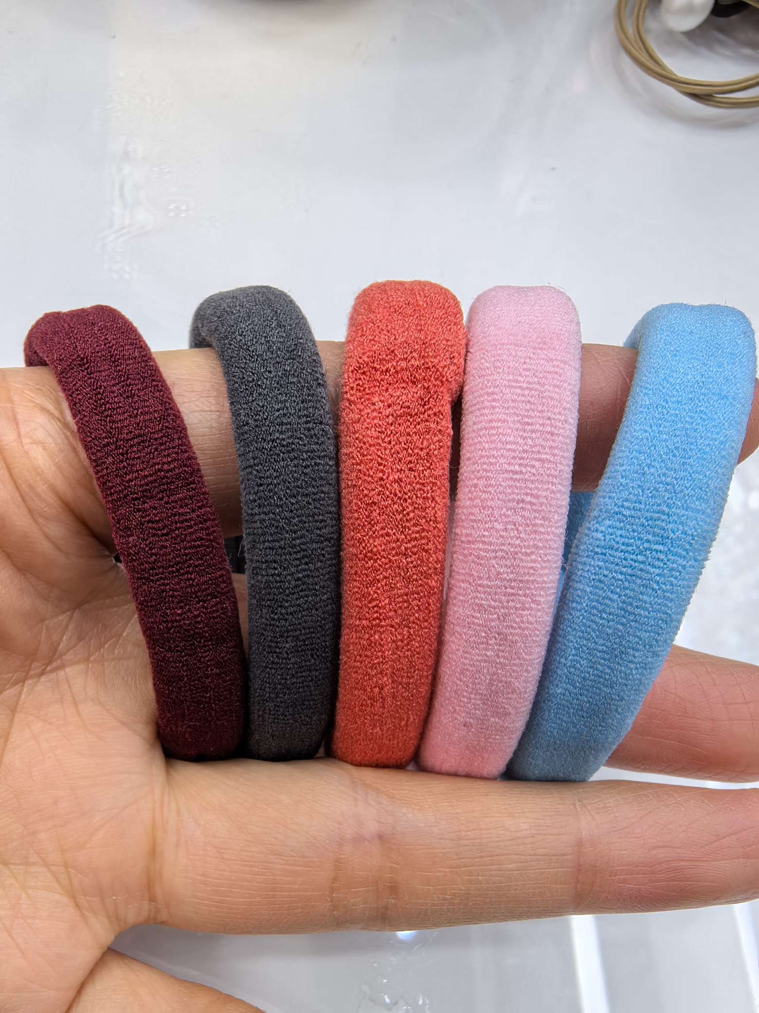 Exquisite hair accessories, hair ties, elegant hair accessories, essential hair care tools for ladies, Korean popular basic style, leather bands, hair ties detail image 5